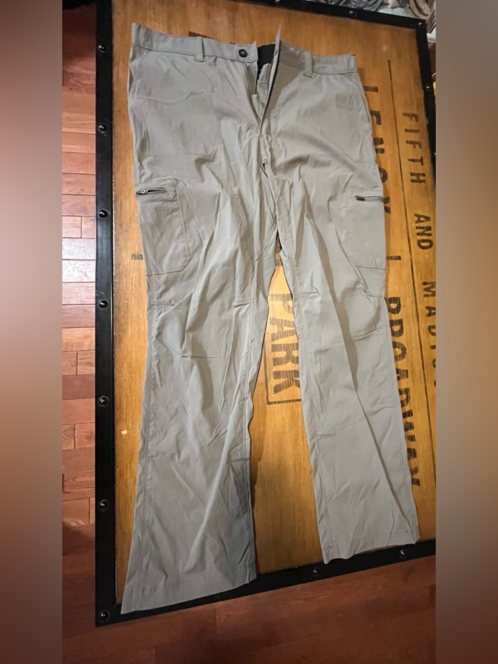 Men's Light Gray Utility Cargo Pants - Zipper Pocket Design